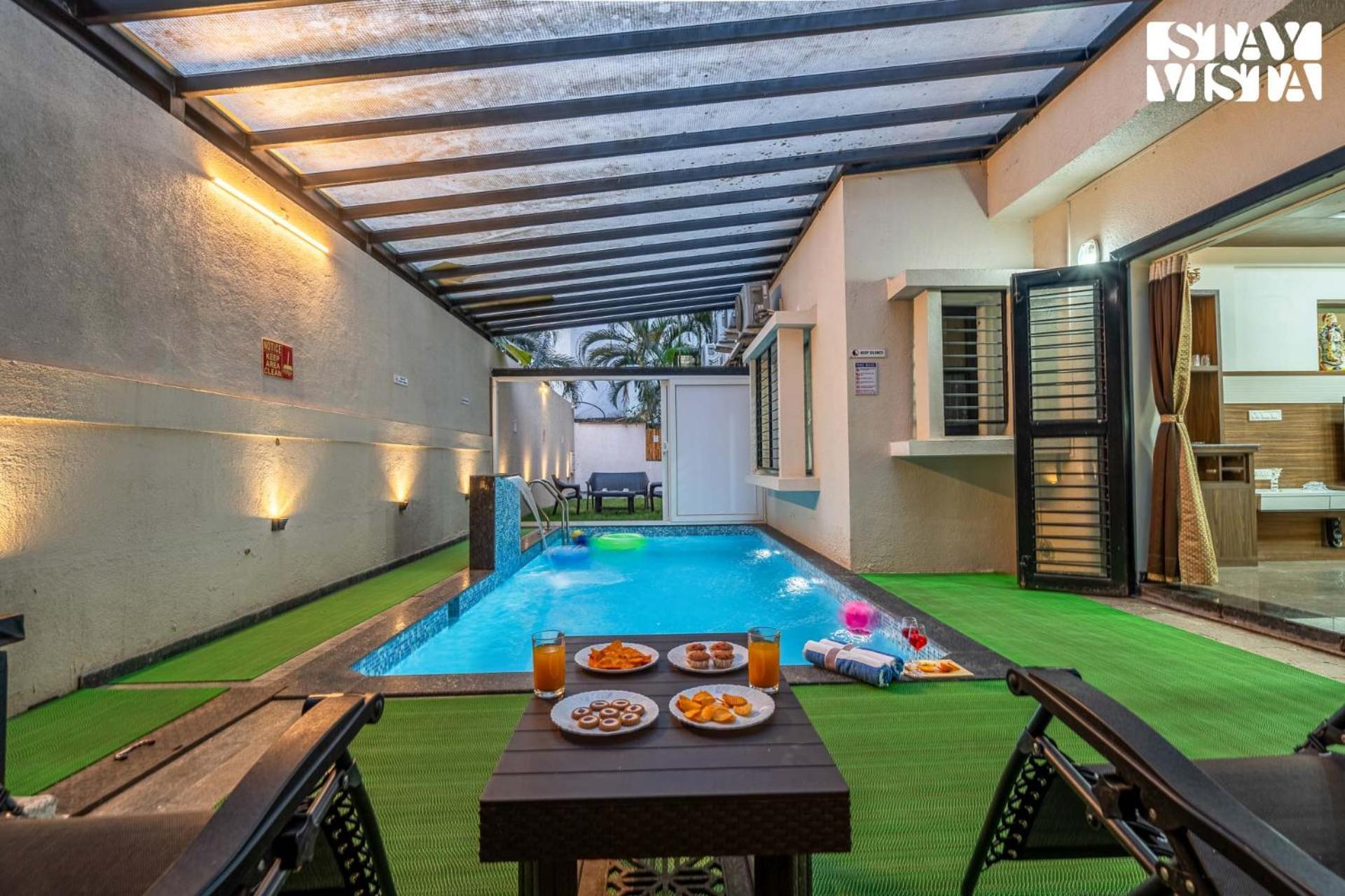 Serenity Meadows With Pool By Veo - Part Of Stayvista 纳西克 外观 照片